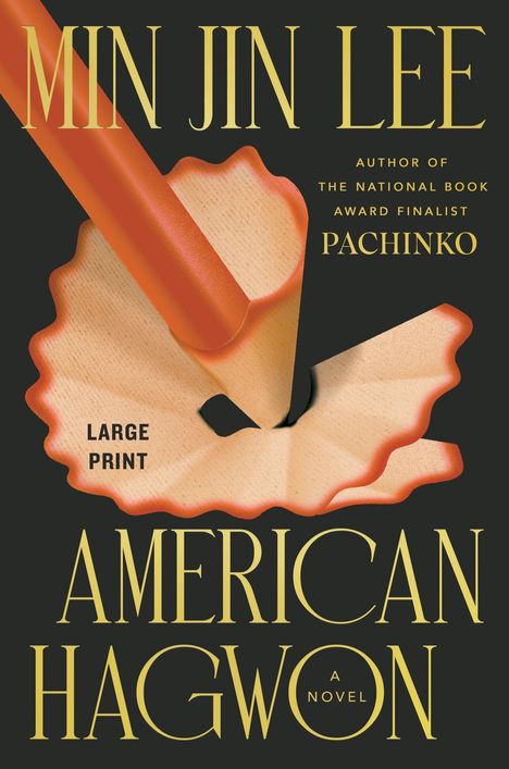 „MIN JIN LEE, AMERICAN HAGWON, A NOVEL.“ Ein gespitzter Bleistift in Holzspänen.