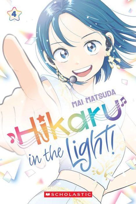 „Hikaru in the Light!“, Mai Matsuda. Illustration eines Mädchens mit Headset, lächelnd und energiegeladen.