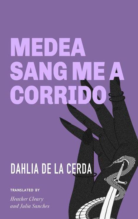 „MEDEA SANG ME A CORRIDO“ oben, „DAHLIA DE LA CERDA“ unten. Illustration einer Hand mit Schlange, violetter Hintergrund.
