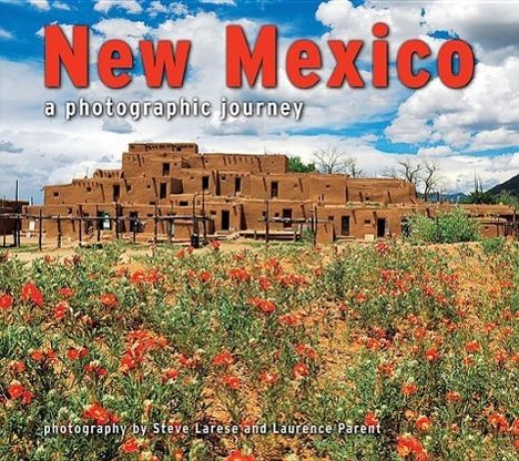 Text: "New Mexico, a photographic journey." Im Vordergrund blühende rote Blumen, dahinter ein traditionelles Lehmgebäude.