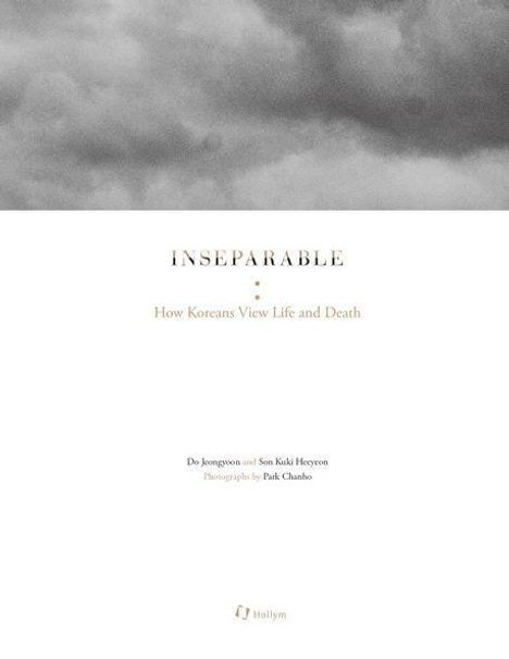 Text: "INSEPARABLE: How Koreans View Life and Death". Autoren: Do Jeongwon, Sin Kuki Haeyoon. Foto: Paik Chanho. Wolken im Hintergrund.