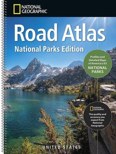 "Road Atlas: National Parks Edition" mit Landschaftsfoto von Bergen und See, National Geographic Logo oben links.