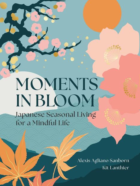 „Moments in Bloom: Japanese Seasonal Living for a Mindful Life“. Grafik mit Blumen, Blättern und einem Sonnenmotiv.