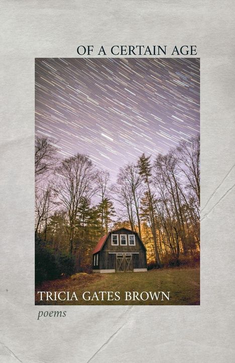 Text oben: "OF A CERTAIN AGE". Unten: "TRICIA GATES BROWN", "poems". Holzhaus vor sternenklarem Himmel und Bäumen.