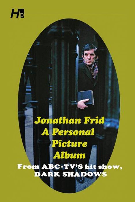 "Jonathan Frid A Personal Picture Album From ABC-TV's hit show, DARK SHADOWS." Ein Mann mit Buch, schaut ernst.