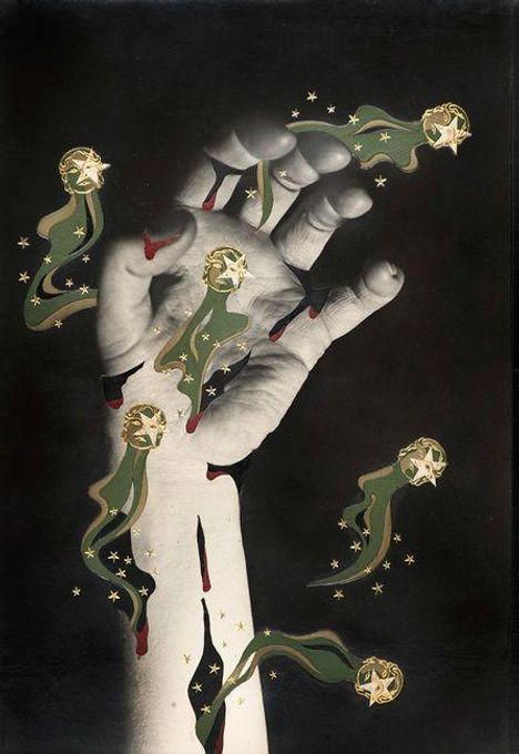 Eine Hand ist in Schwarz-Weiß dargestellt, mit grünen und goldenen Verzierungen und kleinen Sternen umgeben.