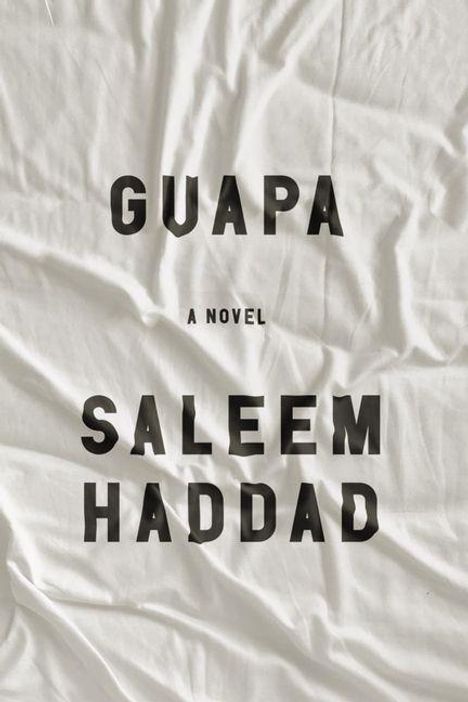 „GUAPA, A NOVEL, SALEEM HADDAD“ in großen, dunklen Buchstaben auf weißem Hintergrund mit Stofffalten.