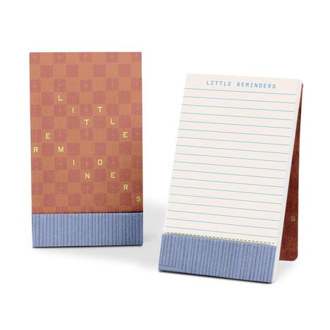 Linker Block: "Little Reminders" diagonal, kariert. Rechter Block: "Little Reminders", liniertes Notizbuch. Blau-braunes Design.
