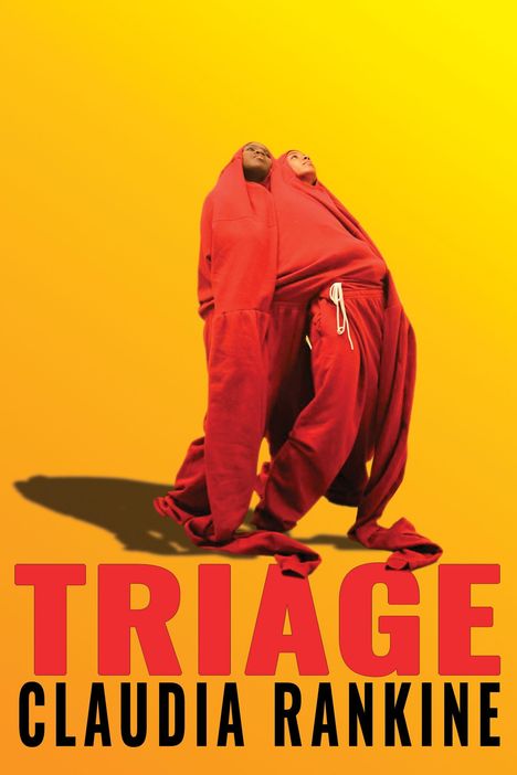 "Triage, Claudia Rankine." Zwei Personen in roten Hoodies lehnen sich rückwärts, der Hintergrund ist leuchtend gelb.