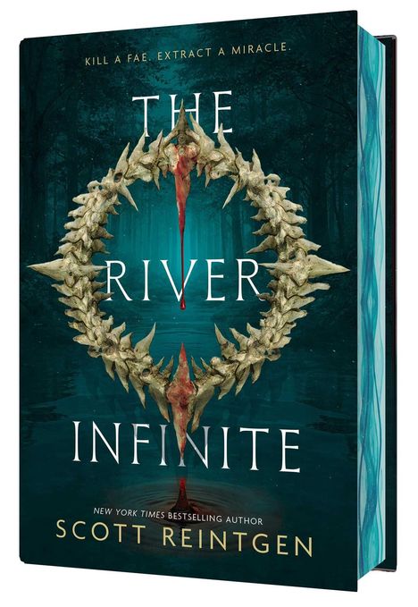 „KILL A FAE. EXTRACT A MIRACLE.“ steht oben. „THE INFINITE RIVER“ mittig. „SCOTT REINTGEN“ unten. Spinnenkranz im Wald.