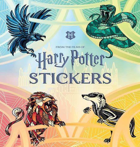 „From the films of Harry Potter: Stickers“ in blauer Schrift. Es sind stilisierte Tiere: Adler, Schlange, Löwe, Dachs.