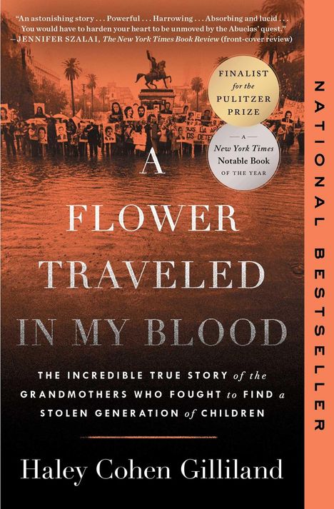 „A Flower Traveled in My Blood“ von Haley Cohen Gilliland. Hintergrund: Menschen mit Protestschildern.