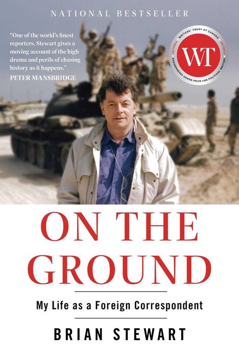 Zitate von Peter Mansbridge. Titel: "ON THE GROUND". Autor: Brian Stewart. Ein Mann steht vor Soldaten und einem Panzer.