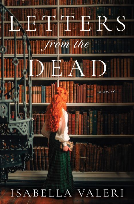 „LETTERS from the DEAD“, „a novel“, „ISABELLA VALERI“. Eine Frau mit rotem Haar steht vor einem Bücherregal.