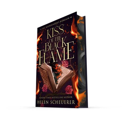 „Kiss of the Black Flame“, ein Buchcover mit brennendem Buch, umgeben von Flammen und Rosen. Autor: Helen Scheuerer.