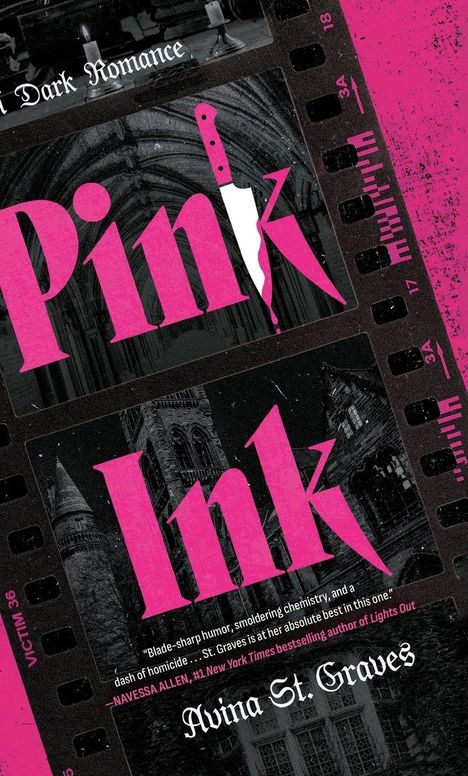"A Dark Romance", "Pink Ink", "Avina St. Graves". Filmstreifen mit gotischen Gebäuden im Hintergrund.