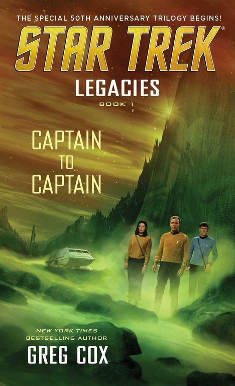 "Captain to Captain", "Star Trek Legacies". Drei Figuren in Sci-Fi-Uniform vor einer grünen, nebeligen Landschaft.