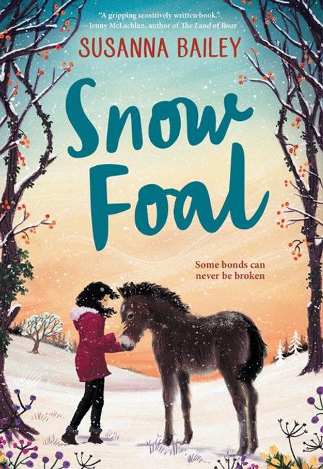 „Snow Foal“ von Susanna Bailey. Eine Person mit rotem Mantel streichelt ein Fohlen im verschneiten Wald.