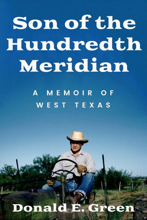 „Son of the Hundredth Meridian: A Memoir of West Texas“ von Donald E. Green. Ein Mann auf einem Traktor vor blauem Himmel.