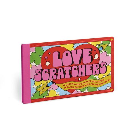 "LOVE SCRATCHERS" in verspielten Buchstaben, umgeben von bunten, abstrakten Formen.