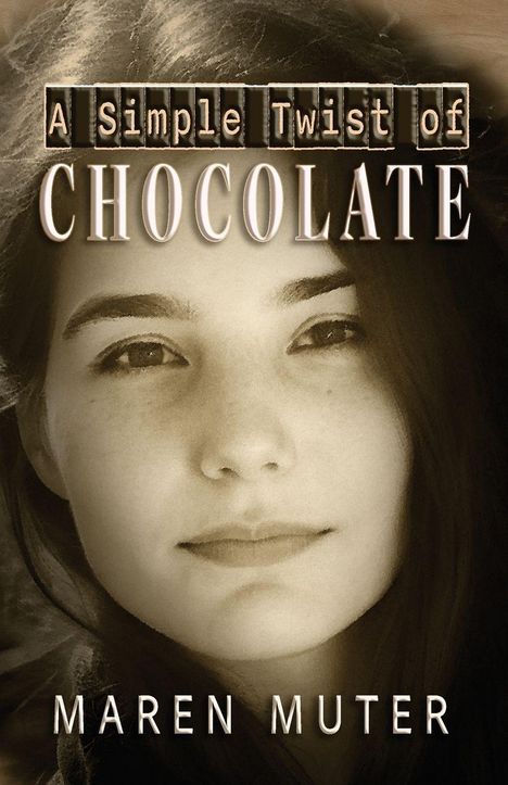 "A Simple Twist of Chocolate" und "Maren Muter" in einem Vintage-Stil über einem Gesichts-Porträt.