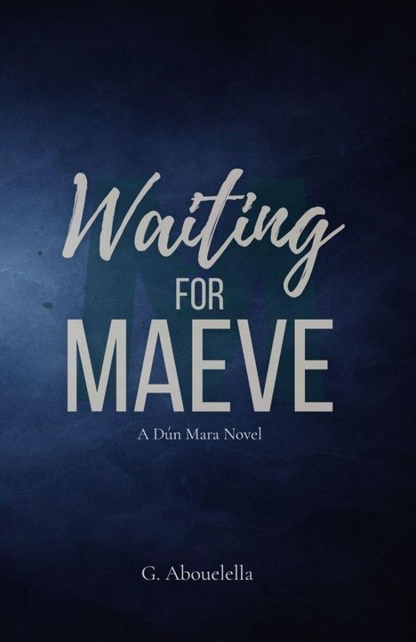Wörter: "Waiting for Maeve", "A Dún Mara Novel", "G. Abouelella". Dunkler Hintergrund, leichter Farbverlauf.