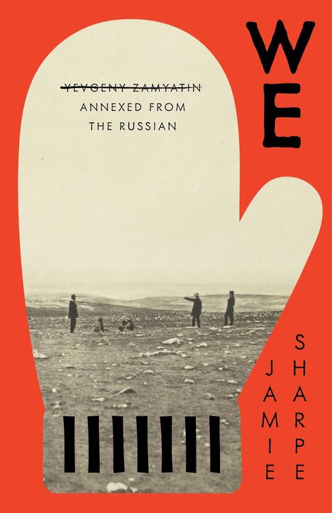 WE, JAMIE SHARPE, ANNEXED FROM THE RUSSIAN. Graues Foto von Menschen in Landschaft, roter Hintergrund. Illustration.
