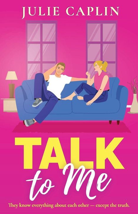 Text: „JULIE CAPLIN“, „TALK to Me“. Zwei Personen sitzen auf einem blauen Sofa, in einem pinken Raum.