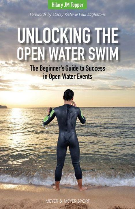 „Unlocking the Open Water Swim: The Beginner's Guide to Success in Open Water Events.“ Person im Neoprenanzug am Strand.