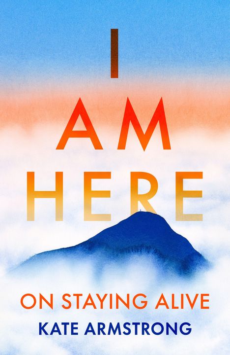 Text: "I AM HERE ON STAYING ALIVE KATE ARMSTRONG". Illustration: Blaue Bergsilhouette in oranger und blauer Nebellandschaft.