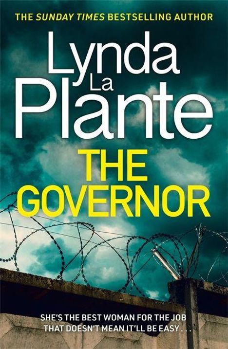 Lynda La Plante: THE GOVERNOR. "She's the best woman for the job that doesn't mean it'll be easy." Stacheldraht vor wolkigem Himmel.