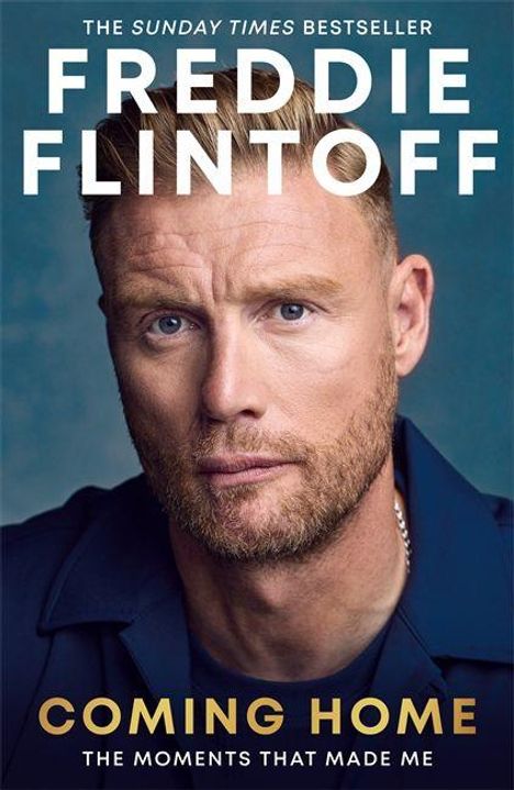 Text: "THE SUNDAY TIMES BESTSELLER", "FREDDIE FLINTOFF", "COMING HOME", "THE MOMENTS THAT MADE ME".  
Porträt eines ernst schauenden Mannes.