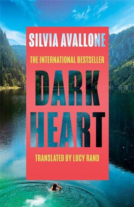 "Silvia Avallone, The International Bestseller, Dark Heart, Translated by Lucy Rand." Hintergrund: Bergsee mit Schwimmerin.