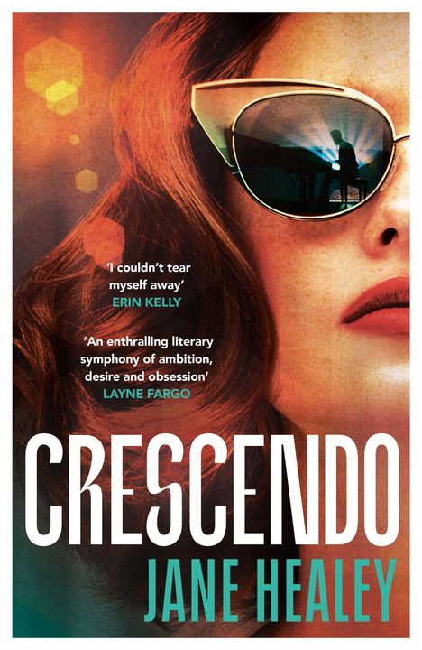 Texte: „Sibling rivalry and obsession. One fateful summer. CRESCENDO JANE HEALEY.“ Frau mit Sonnenbrille, Klavierreflexion.