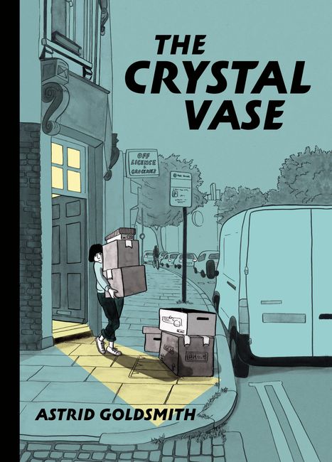 "THE CRYSTAL VASE" und "ASTRID GOLDSMITH" in großen Buchstaben. Eine Person trägt Kartons auf einem Gehweg neben einem Lieferwagen.