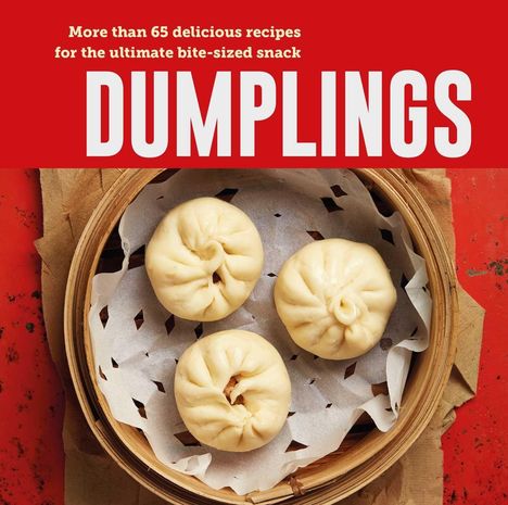 „Mehr als 65 köstliche Rezepte für den ultimativen Snack: DUMPLINGS.“ Drei Dumplings in einem Bambusdämpfer.