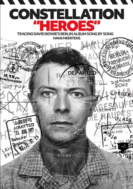 Der Text "CONSTELLATION 'HEROES'" steht oben. Darunter ist das Gesicht eines Mannes, umgeben von Stempeln und handschriftlichen Notizen.