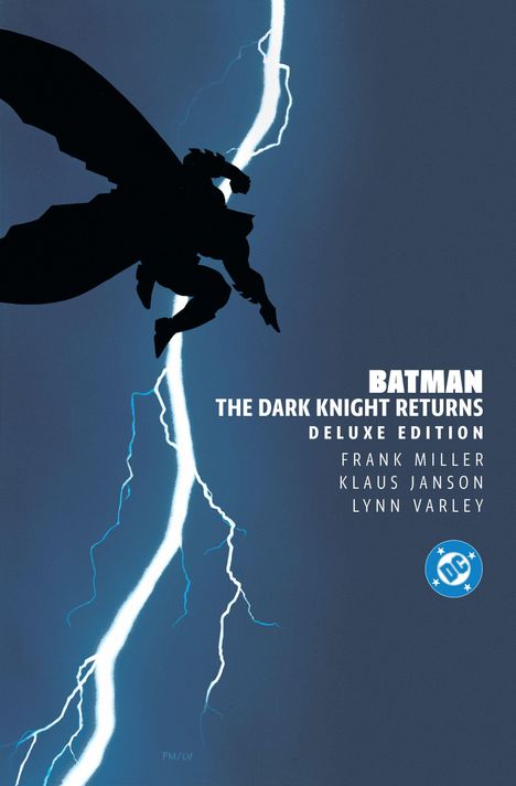 BATMAN THE DARK KNIGHT RETURNS DELUXE EDITION. Ein schwarzer Schatten vor einem blauen Hintergrund mit Blitz.