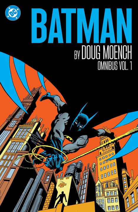 "BATMAN BY DOUG MOENCH OMNIBUS VOL. 1". Batman schwingt über eine Stadt, imposante Gebäude im Hintergrund, stilvolle Komik-Illustration.