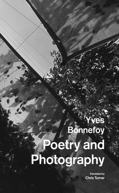 "Yves Bonnefoy Poetry and Photography Translated by Chris Turner." Schwarze Blätter und Äste gegen einen hellen Himmel.