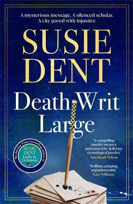 „Susie Dent: Death Writ Large“ steht prägnant auf einem blauen Hintergrund mit einem Schreibfeder-Motiv über Briefen.