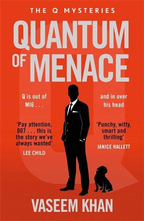 „Quantum of Menace“ von Vaseem Khan. Silhouette eines Mannes und eines Hundes vor rotem Hintergrund.