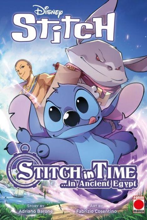 "STITCH in TIME...in Ancient Egypt". Drei Charaktere, darunter ein blauer und ein lila außerirdischer, vor ägyptischem Hintergrund.
