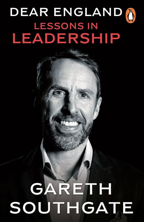 „DEAR ENGLAND: LESSONS IN LEADERSHIP“ steht oben. Darunter "GARETH SOUTHGATE“. Ein lächelnder Mann in Schwarzweiß.