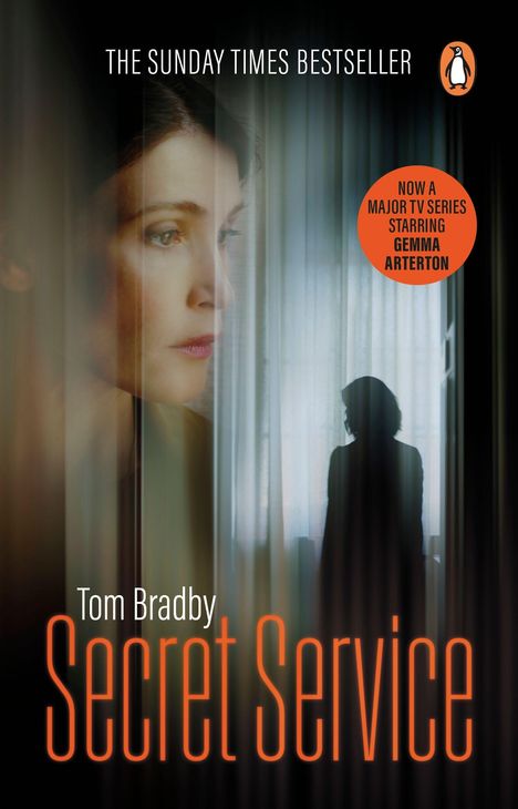 "The Sunday Times Bestseller", "Jetzt eine große TV-Serie mit Gemma Arterton." Frauenschattensilhouette hinter Vorhängen.