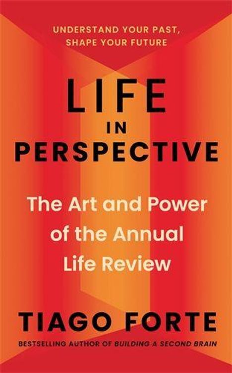 Text: "Life in Perspective: The Art and Power of the Annual Life Review" von Tiago Forte. Roter Hintergrund mit Farbverlauf.