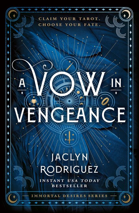 „Claim your tarot. Choose your fate. A Vow in Vengeance. Jaclyn Rodriguez. Instant USA Today Bestseller.“ Verziert, blau.