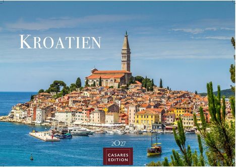 Text "KROATIEN", darunter "2027", und ein Logo "CASARES EDITION". Ansicht: Küstenstadt mit Kirche und Hafen.