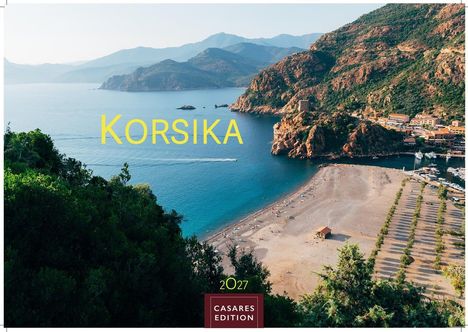 Der Text "KORSIKA", "2027" und "CASARES EDITION" steht über einer Küstenlandschaft mit Strand, Meer und Bergen im Hintergrund.