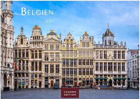 "Belgien 2027. Casares Edition. Verzierter Platz mit historischen, prachtvollen Fassaden und einem klaren Himmel."